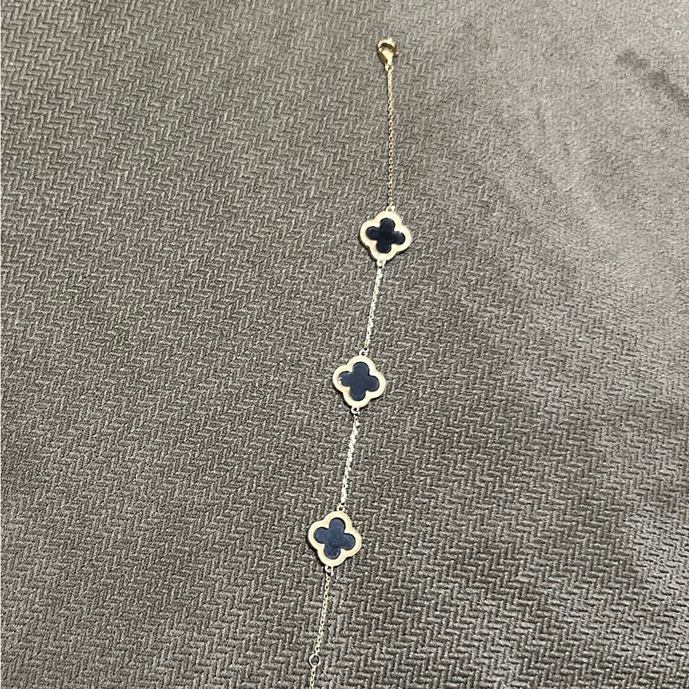 Elegant Gold and Black Clover Bracelet